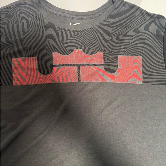 Nike Gray and Black Short Sleeve Tee - Picture 2 of 10